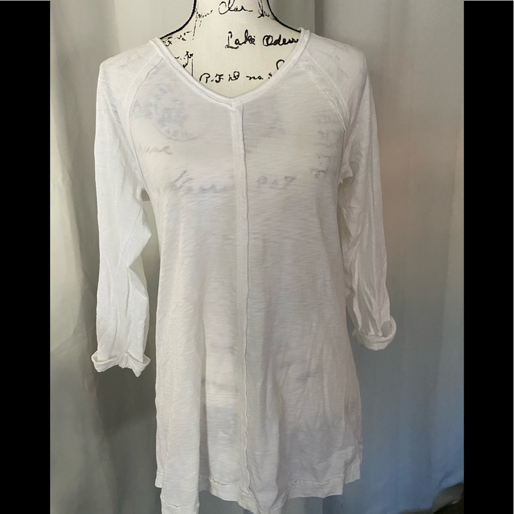 Soft Surroundins White Top size XS V-Neck